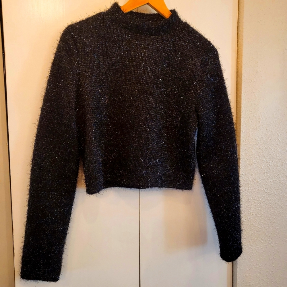Super cute crop sweater